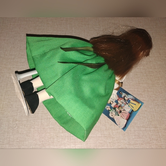 🆕️Vintage 1980s Miss IRELAND Doll #1105 ~The Wonderful World of Effanbee Dolls - Picture 5 of 7